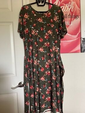 Plus Size Womens Olive Floral midi Dress with front knot  size 2X pre